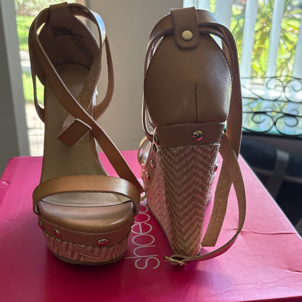 Shoe Dazzle Tan Wedge Sandals